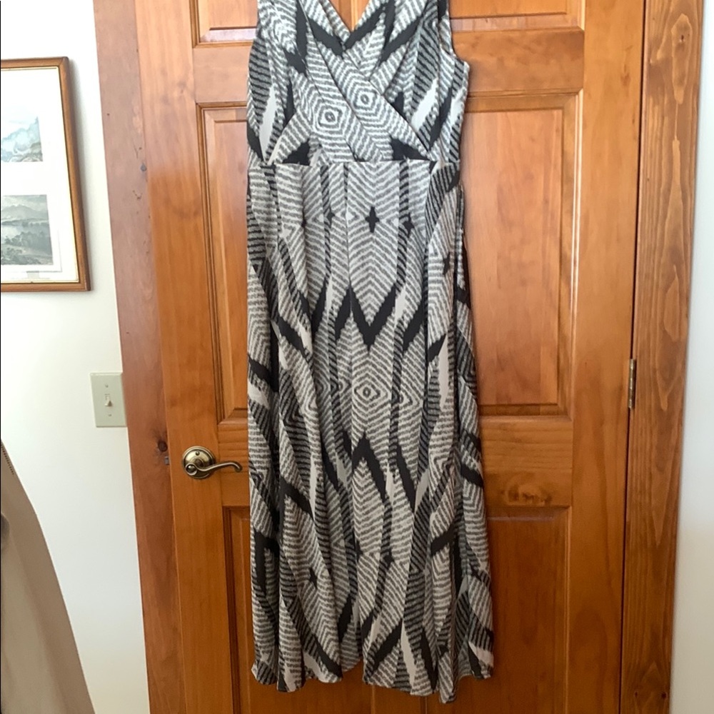 Sleeveless Black & White Patterned Maxi Dress